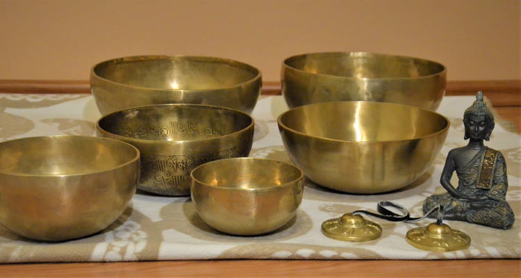 Hoitohuone Sinja | Äänimaljarentoutusta kutsutaan joskus myös sointu- tai äänikylvyksi. | Kirami