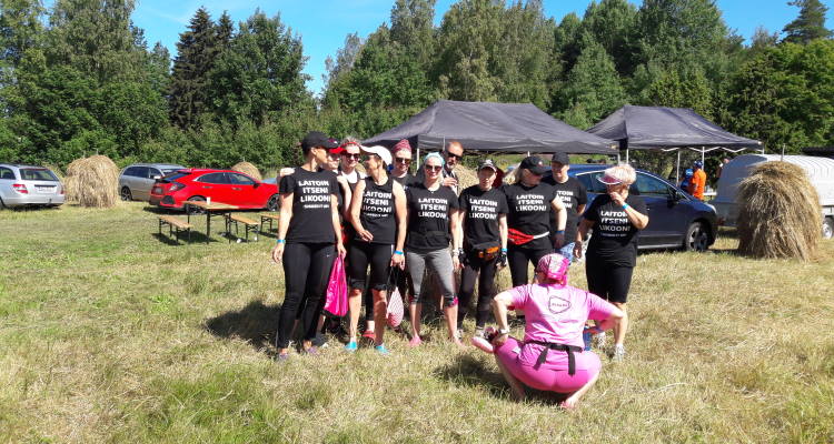 Kirami eli Äetsän Kunnon soutajien hengessä mukana lahjoittamalla soutajille paidat | Kirami