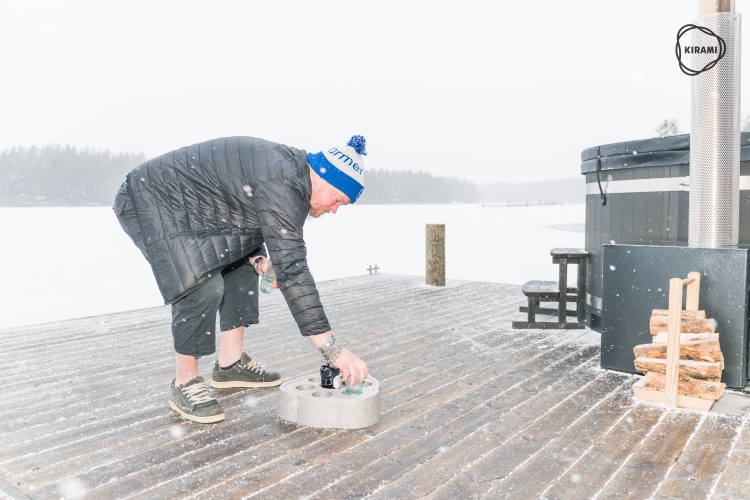 Ville Haapasalo | Lasten suosikki on paljussa kelluva Tubbar 2-juomateline, jossa pitää olla juotavaa tarjolla | Kirami juomatelineet
