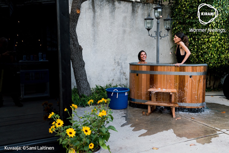 Kaikki halukkaat saivat myös kokeilla saunaa, suihkua ja paljua, ja halukkaita riitti! | Kirami