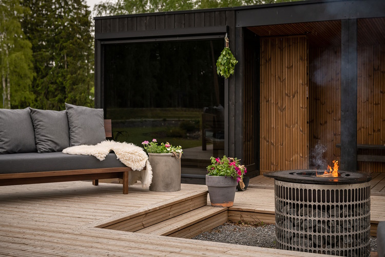 Kirami pihasaunat ja moduulit | European Openin VIP-tilassa on esillä Kirami FinVision® -sauna Misty Harvian Virta Combi -höyrystinkiukaalla.