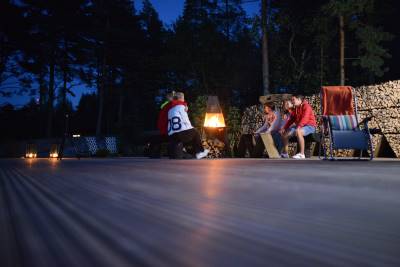 Outstanding by Kirami Freedom tunnelmaa illanvietossa