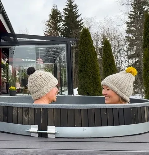 Ulkona kylpeminen on tervetullutta vastapainoa kiireiselle lapsiperhearjelle.