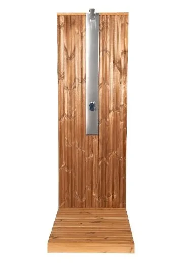 Raikkaat suihkuhetket Kirami FinVision® -ulkosuihkun seinän suojassa