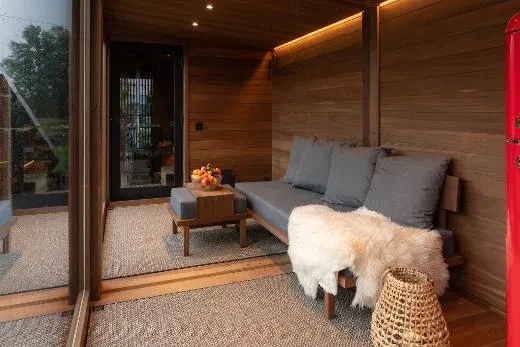 Kirami FinVision® -lounge XL | Tilava vilvoitteluhuone