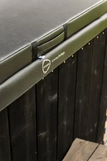 Altaan eristekansi suojaa ja säästää energiaa.