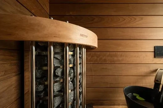 Desing ulkosauna - Harvia Glow Corner sähkökiuas Kirami FinVision® -saunassa S Misty