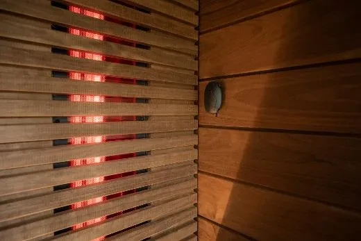 Kirami FinVision® -sauna M Misty infrapunalämmittimillä | Ulkosauna