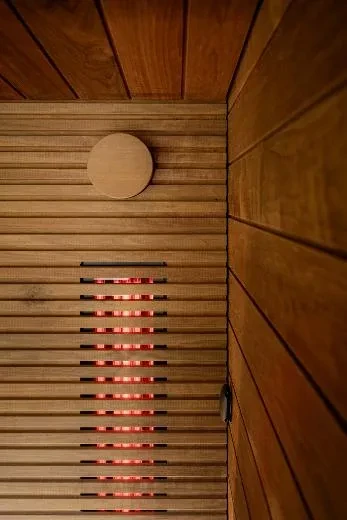 Turvaetäisyys ja ritilärakenne infrapunalämmittimissä – Kirami FinVision® -sauna M Misty | Ulkosauna